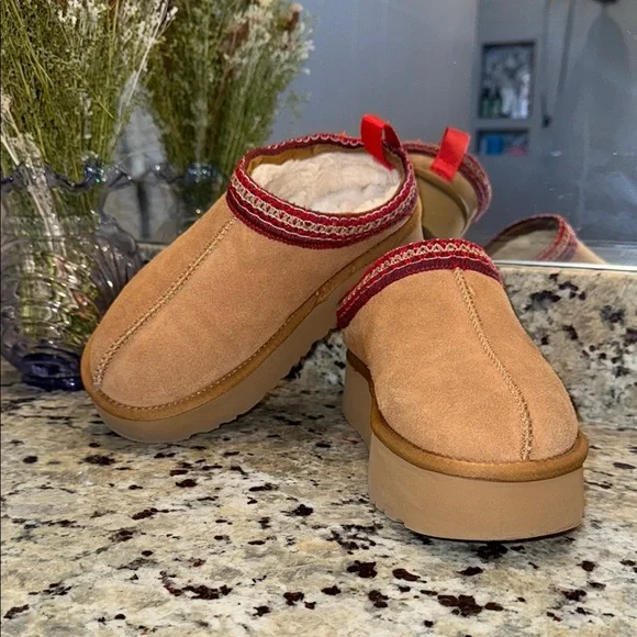 UGG TAZZ Suede Slip-On Shoes with Red Trim SIZE 6❤️🤎❤️ - Picture 1 of 9